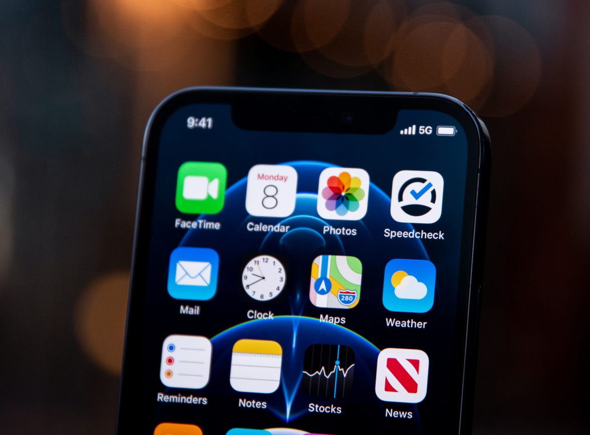 贡嘎苹果手机维修分享为什么 iPhone 12 在冬季会自动关机 